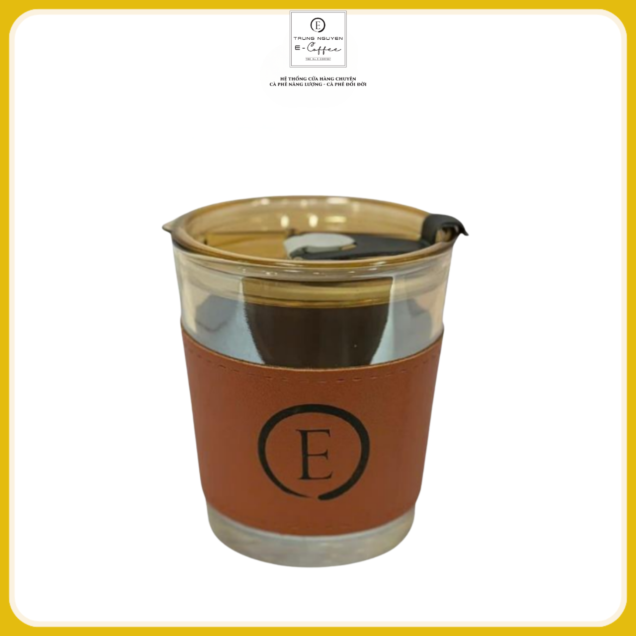 Ly Thủy Tinh G104 350ml Ly Thủy Tinh G104 350ml Trung Nguyên E-Coffee, thiết kế tinh tế với lớp bọc da và nắp nhựa kín, giữ hương vị cà phê, trà, detox trọn vẹn.